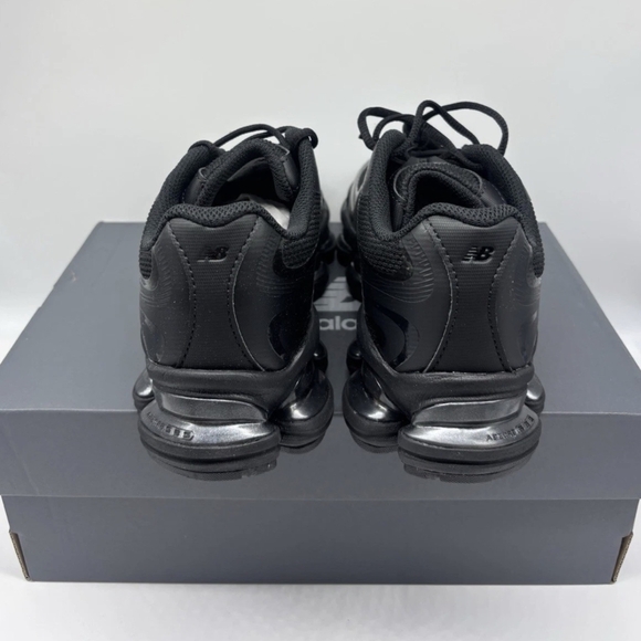 Womens New Balance Abzorb 2000 Triple Black (Black/Black) Athletic Running Shoes